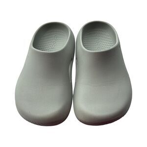 CROCS UNISEX ADULT MELLOW CLOG.